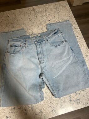 Hollister Men's Loose Fit Jeans in Light Blue Wash - Size 29x32